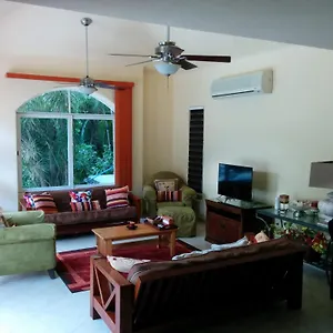 Casa Beard, Spacious With High Speed Wifi & Pool. Holiday home Playa del Carmen